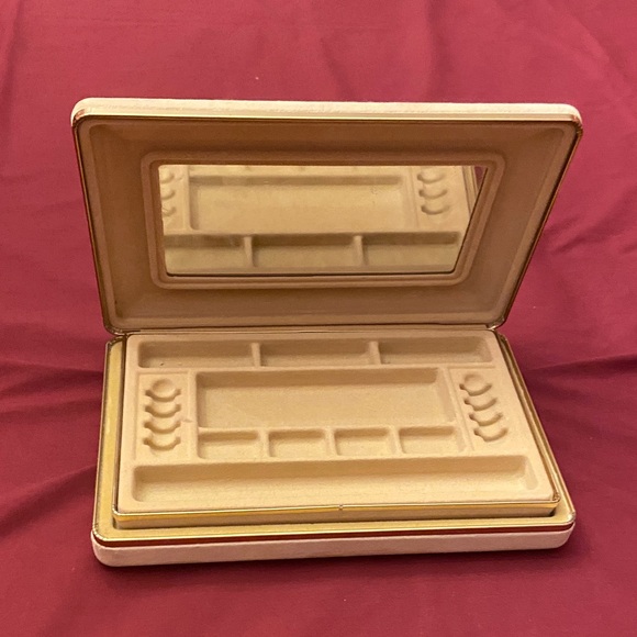 Other - Elegant Cream Jewelry Box